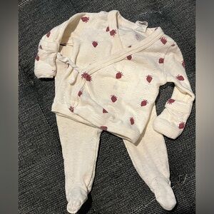 Kate Quinn NB cream strawberry print pointelle set